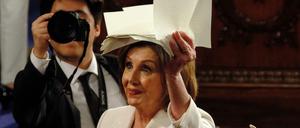 In Fetzen: Nancy Pelosi und das zerrissene Manuskript der Trump-Rede