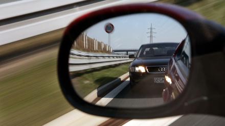 Die Grünen wollen ein Tempolimit einführen – dabei geht es vorrangig um Sicherheit auf Autobahnen (Symbolbild).