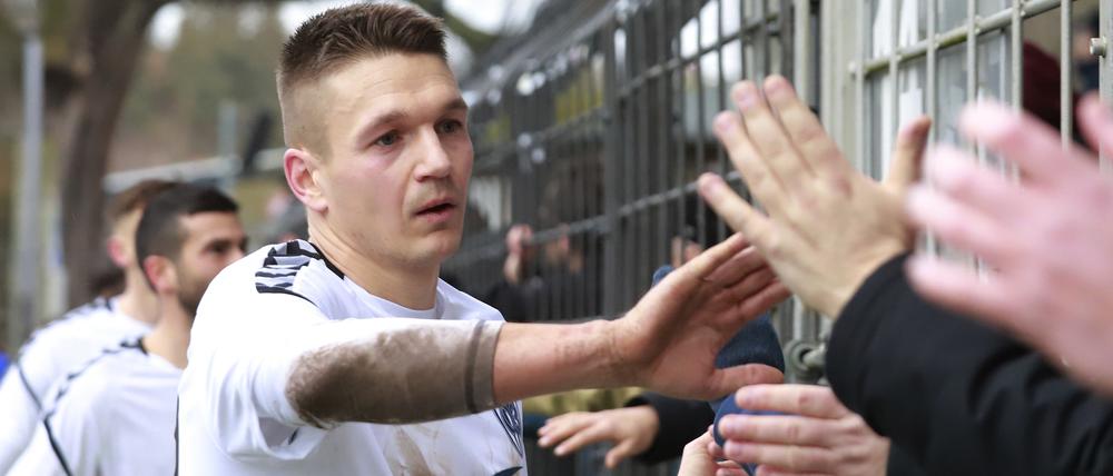 Klärungsbedarf. Daniel Frahn sucht den Kontakt zu den Fans.