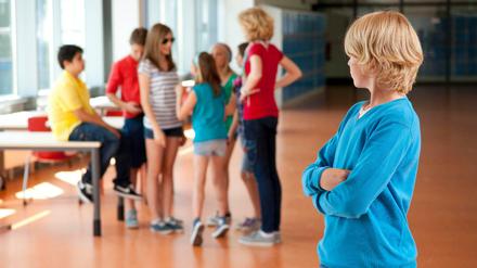 Schlimm ist es, wenn Kinder in der Schule abseits stehen, weil sie gemobbt werden.