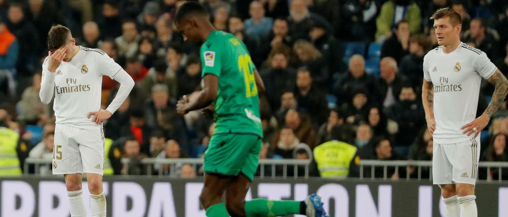 Unfassbar. Der Ex-Dortmunder Alexander Isak (M.) erledigte Federico Valverde and Toni Kroos fast im Alleingang.