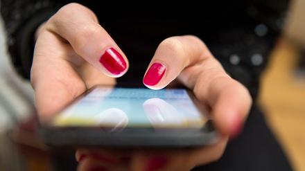 Im Aufmerksamkeitscasino: Viele Smartphone-Apps nutzen die gleichen psychologischen Mechanismen wie einarmige Banditen. 