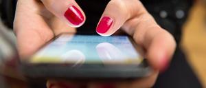 Im Aufmerksamkeitscasino: Viele Smartphone-Apps nutzen die gleichen psychologischen Mechanismen wie einarmige Banditen. 