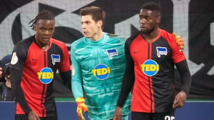 Gestützt. Viele Fußballer und Fans solidarisieren sich mit Jordan Torunarigha (r.).