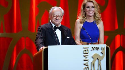 Hinter dem Bambi steht das Medienhaus von Hubert Burda, hier zu sehen mit seiner Frau Maria Furtwängler.