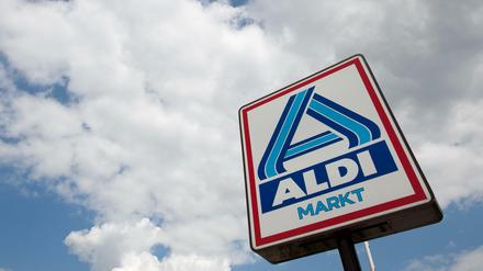 Aldi muss sich Gedanken machen, wie sie die gesetzlich geforderte Mehrwegquote einhalten wollen. 