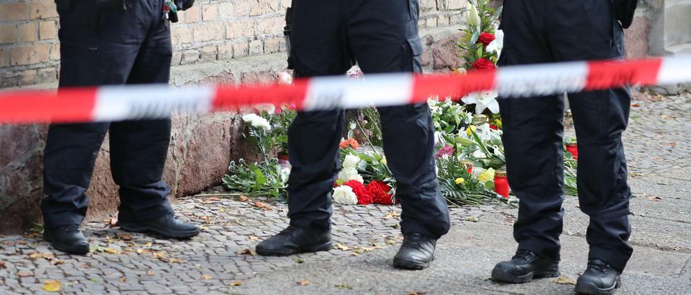 Ein Untersuchungsausschuss soll offene Fagen zum Verhalten von Passanten sowie die Polizei beim Anschlag auf die Synagoge in Halle klären (Archiv).