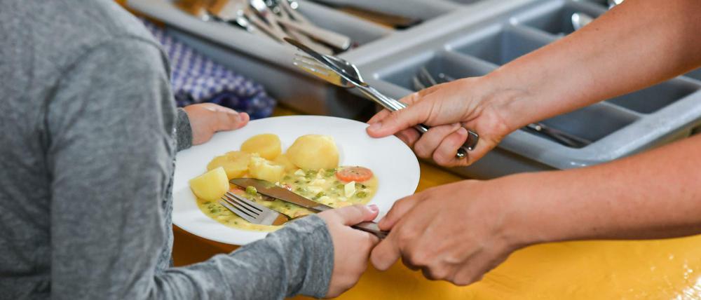 Schüler beim Mittagessen. (Symbolbild)
