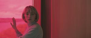 Kontrollverlust. Im Film „Swallow“ entwickelt die schwangere Protagonistin das Bedürfnis, gefährliche Dinge zu schlucken. 