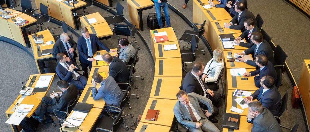 Wie weiter jetzt? Im Thüringer Landtag beginnt das große Kopfzerbrechen.