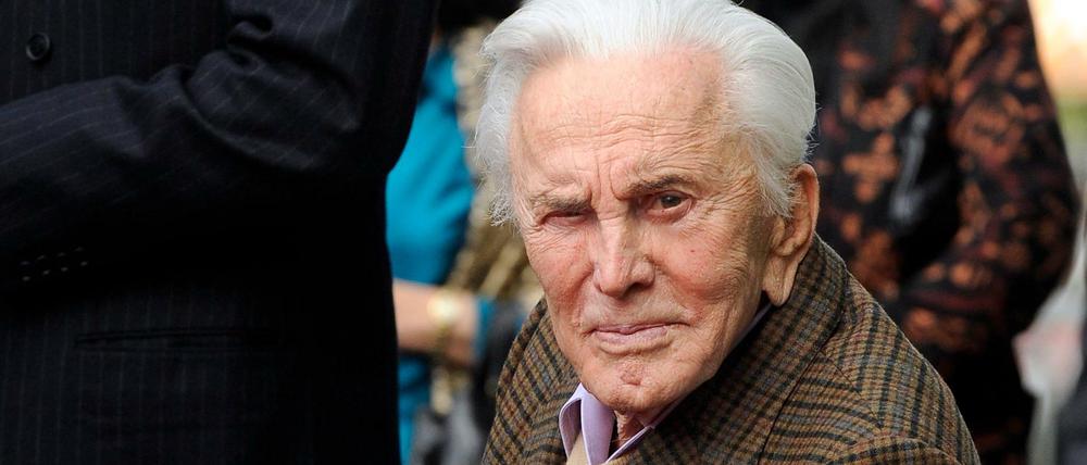 Kirk Douglas im Jahr 2011 auf dem Hollywood Walk of Fame teil.