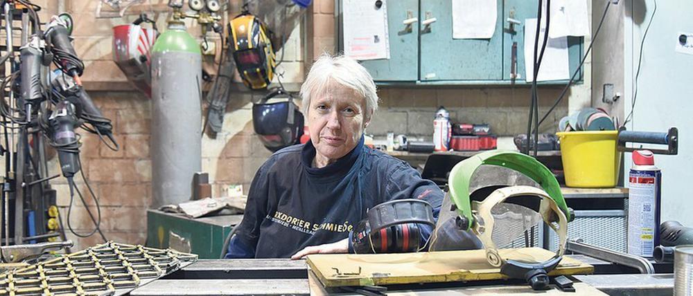 "Ich habe Gestaltungswillen." Gabriele Sawitzki in ihrer Werkstatt in Rixdorf. Zum Handwerk kam die studierte Lebensmitteltechnikerin über Umwege.