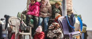 Viele Einwohner Idlibs versuchen, sich mit ihrem wenigen Hab und Gut in Sicherheit zu bringen. Hunderttausende sind unterwegs.