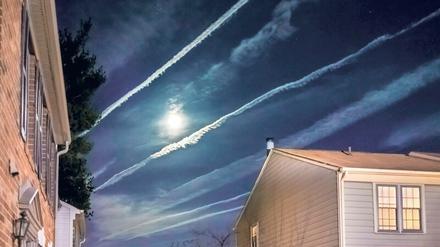 Giftwolken. Wie geht man damit um, wenn Bruder oder Schwester an Chemtrails oder andere absurde Theorien glauben.