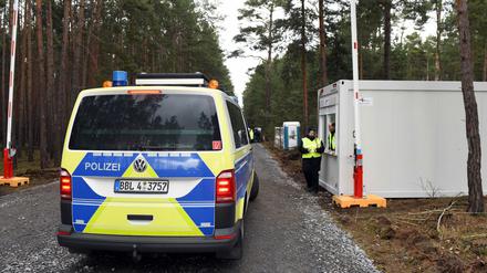 Nach einem Bombenfund in Grünheide sind die drei Blindgänger auf dem Tesla-Gelände gesprengt worden.