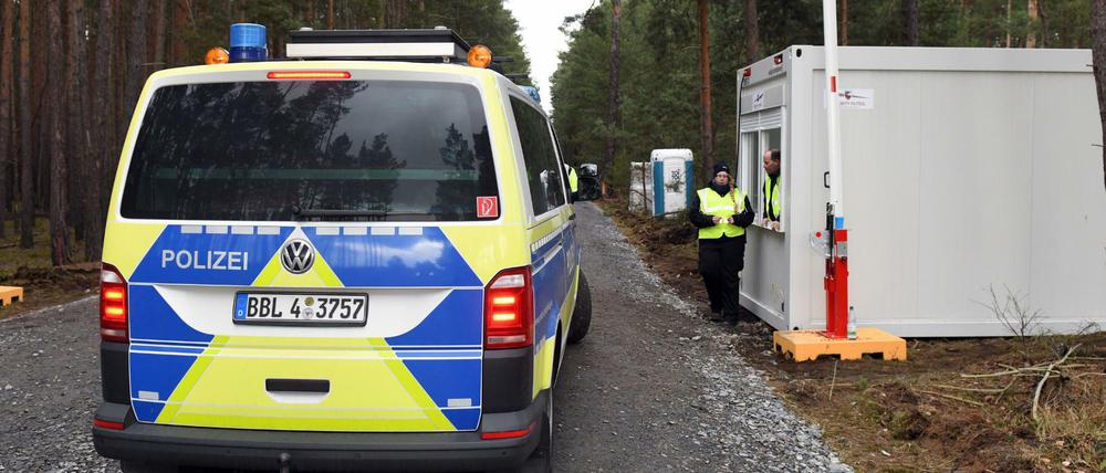Nach einem Bombenfund in Grünheide sind die drei Blindgänger auf dem Tesla-Gelände gesprengt worden.