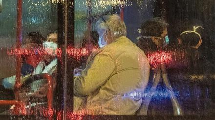 Quarantäne. 122 aus China zurückgekehrte Deutsche wurden in Frankfurt inzwischen unter Quarantäne gestellt. Bislang wurde nur bei zweien das Coronavirus nachgewiesen, ernsthaft erkrankt sind sie jedoch nicht. Dennoch bleiben sie weiter isoliert. 