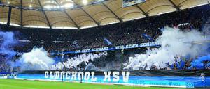 So sieht offiziell erlaubte Pyrotechnik in einem deutschen Fußballstadion aus.