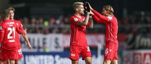 Noch eine Runde: Robert Andrich und Julian Ryerson (rechts) sind nun gegen Leverkusen gefragt.