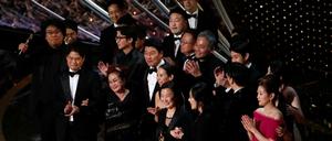 Strahlende Sieger der Oscar-Nacht: Das Team von „Parasite“ 