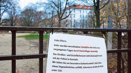 Vorsicht. Ein Aushang warnt Eltern und ihre Kinder. 