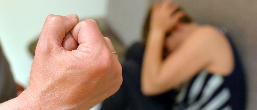 Um die 14.500 Opfer häuslicher Gewalt zählte die Berliner Polizei zuletzt - pro Jahr.