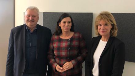 Wilfried Nünthel soll als "Troubleshooter" fungieren, wünschen sich Bildungssenatorin Scheeres und Staatssekretärin Stoffers (v.l.n.r.).
