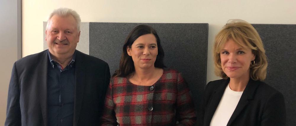 Wilfried Nünthel soll als "Troubleshooter" fungieren, wünschen sich Bildungssenatorin Scheeres und Staatssekretärin Stoffers (v.l.n.r.).