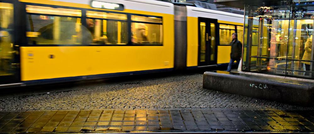 Ein Mann wurde von einer Tram in Lichtenberg angefahren. (Symbolbild)