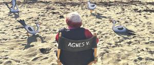 Verschmitzt. Agnès Vardas Markenzeichen war der aubergine-weiße Pagenkopf. 