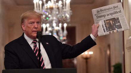 Donald Trump triumphiert bei seiner Rede im Weißen Haus.