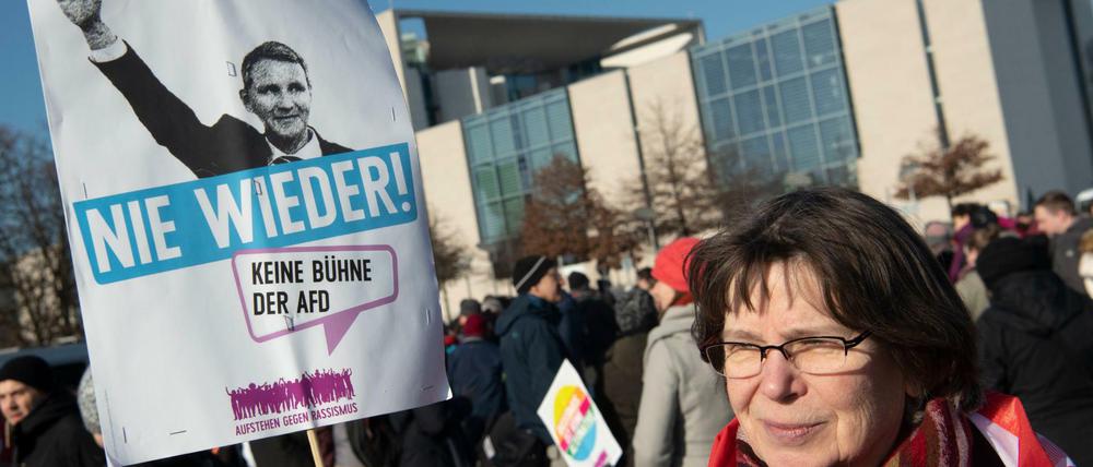 Demonstration gegen gegen Rechts und den Vorkommnissen in Thüringen in Berlin.