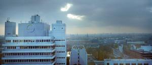 Bayer hat seine Pharma-Aktivitäten mit der Übernahme des Berliner Wettbewerbers Schering im Jahr 2006 an der Müllerstraße im Berliner Stadtteil Wedding konzentriert - 2019 aber Stellenstreichungen angekündigt. Nun gibt es Hoffnung für das forschende Personal.