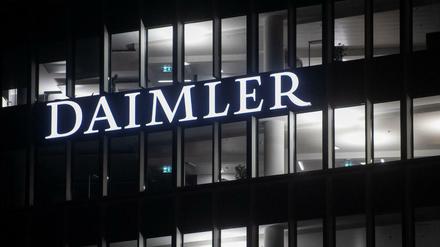 Die Fenster an der Konzernzentrale der Daimler AG in Stuttgart.