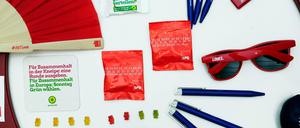 Berlin Parteiwerbeartikel von der SPD, Linke und den Grünen.