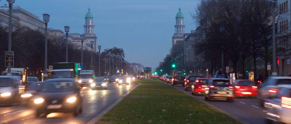 Wird bald der gesamte Mittelstreifen der Karl-Marx-Allee begrünt?