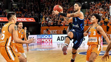Ab durch die Mitte: Peyton Siva war mit 25 Punkten bester Werfer der Berliner.