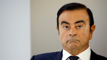"Betrügerisch" und "korrupt": Carlos Ghosn, Ex-Nissan-Chef auf der Flucht, wird jetzt von dem Autobauer auf Schadenersatz verklagt.