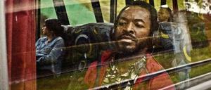 São-Paulo-Triop. Der nigerianische Musiker Amadi (O. C. Ukeje) sucht in „Cidade Pássaro“ nach seinem Bruder.