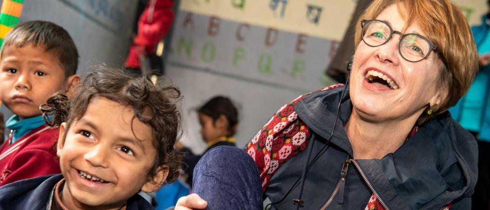 Elke Büdenbender hat sich als Richterin beurlauben lassen. Als Unicef-Schirmherrin war die First Lady gerade in Nepal. 