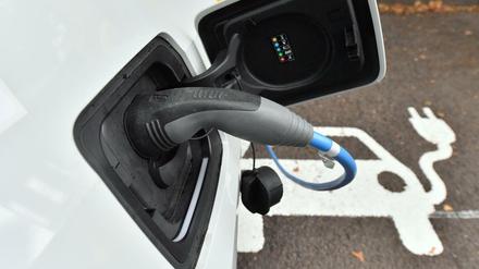 Mehr Förderung beim Kauf eines Elektroautos soll bei der Verbreitung helfen.