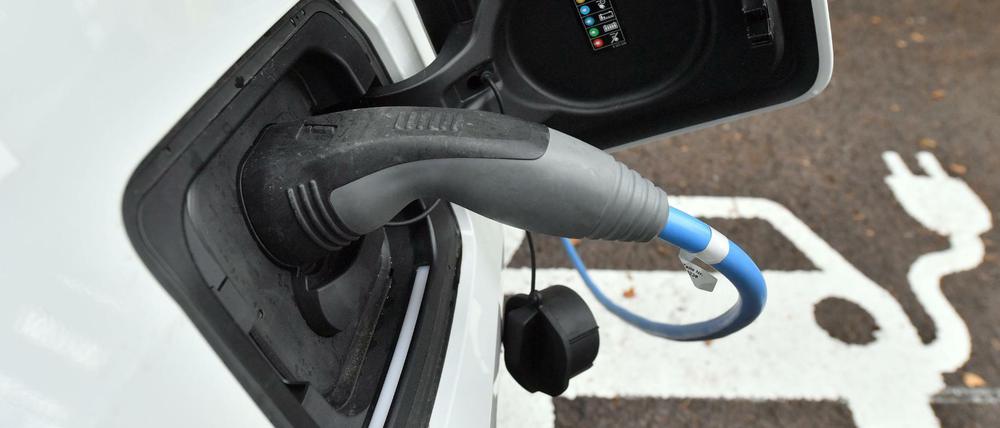 Mehr Förderung beim Kauf eines Elektroautos soll bei der Verbreitung helfen.