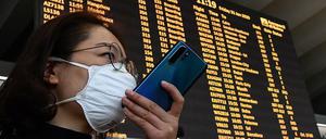 Die Smartphone-Überwachung aller ermöglicht es, Bewegungsprofile von allen zu erstellen und zu schauen, wer war wo in der Nähe von Infizierten.