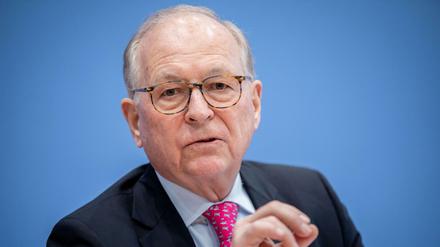 Wolfgang Ischinger, Chef der Münchner Sicherheitskonferenz fordert von Deutschland mehr militärisches Engagement.