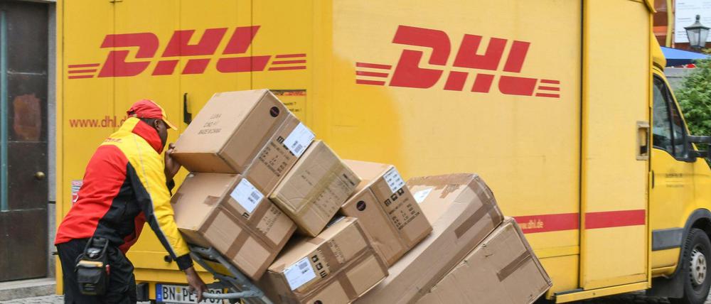 Immer gut zu tun: die Mitarbeiter der DHL.