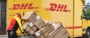 Immer gut zu tun: die Mitarbeiter der DHL.
