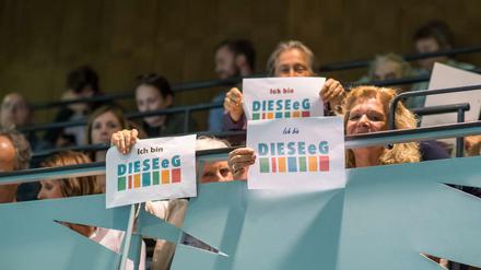 Große Hoffnung. Im Sommer 2019 gründete sich die Diese eG, um das bezirkliche Vorkaufsrecht für ein Haus in der Rigaer Straße wahrzunehmen. Ein Coup? Später zeigte sich, dass die Genossenschaft die nötigen Finanzen nicht aufbringen konnte.