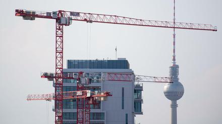 Der Berliner Mietendeckel hat viele Gegner. Auch die Opposition bereitet eine Klage vor.