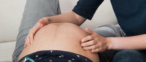 Ein Medikament, das ohne Zulassung für diesen Zweck als Wehenmittel eingesetzt wird, wird mit vereinzelten schweren Nebenwirkungen in Verbindung gebracht.