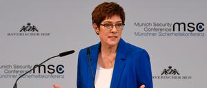 Annegret Kramp-Karrenbauer trat bei der Sicherheitskonferenz als Verteidigungsministerin auf - und musste auch über die CDU reden. 